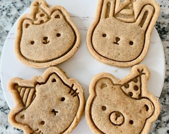 Gluten Free Natural Ingredients Healthy Organic Dog Birthday Cookie with Peanut Butter Banana Flaxseed
