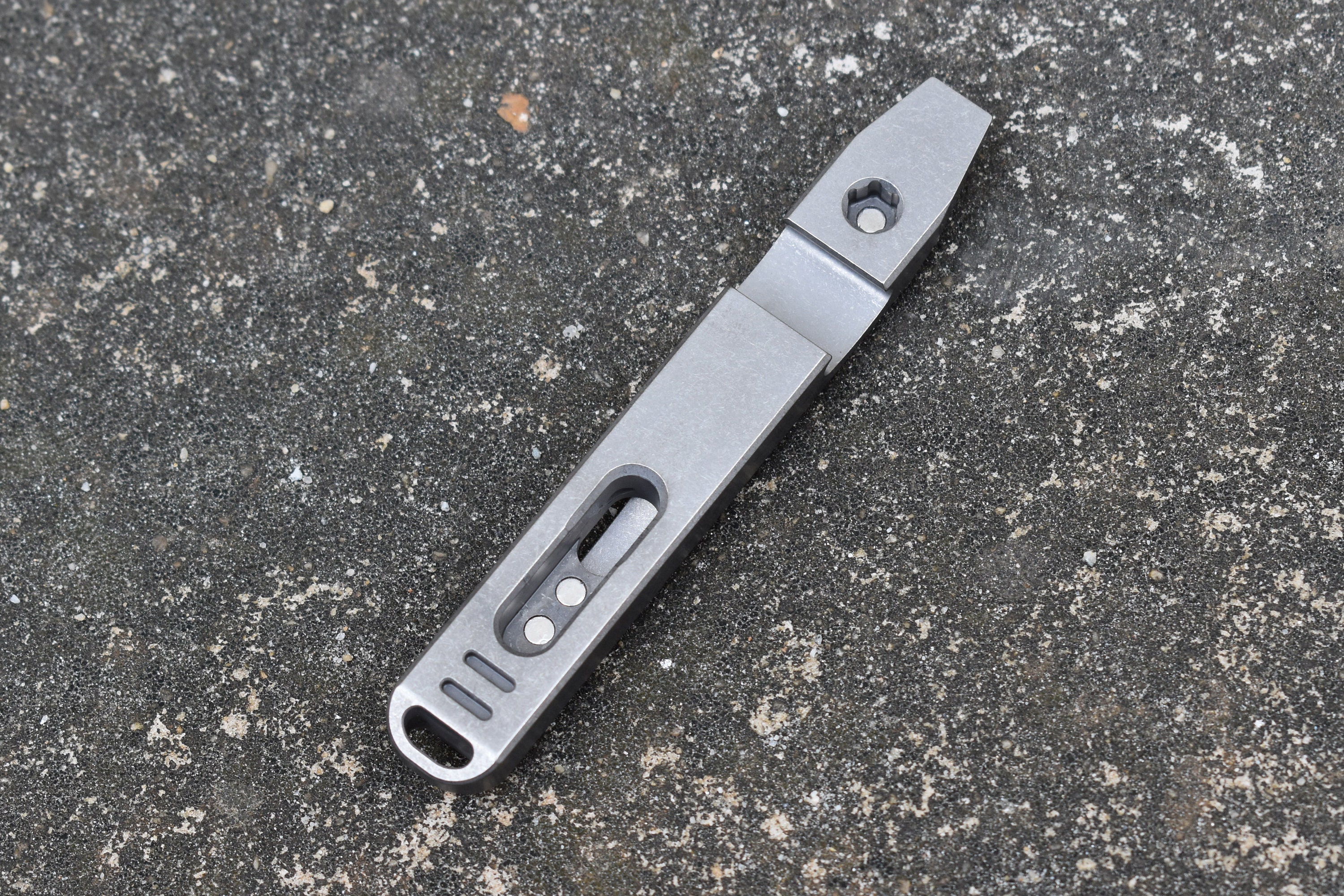 Titanium Pry Bar EDC Multifunction Tool With Pocket Clip And Bottle Opener (Stone Wash