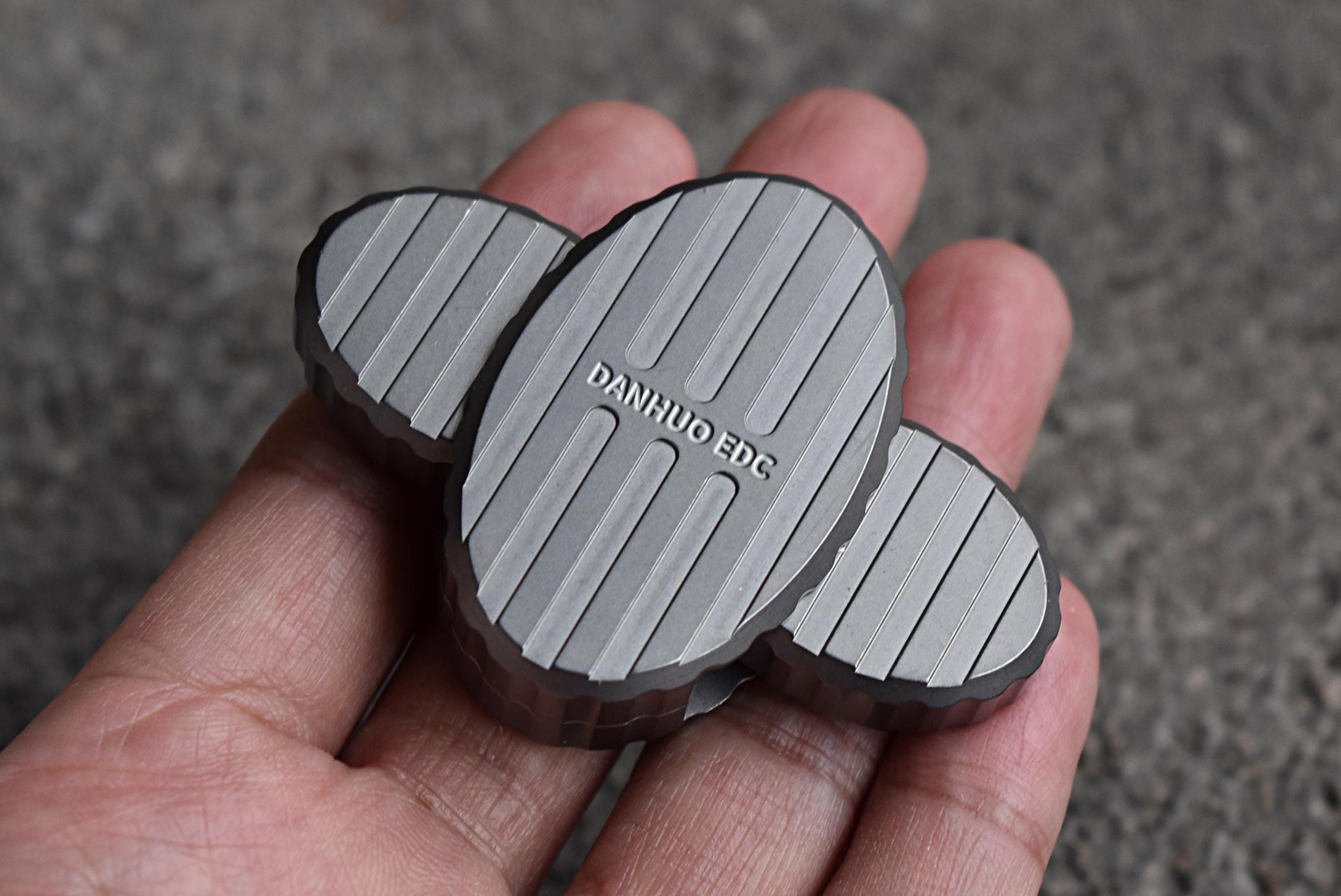 「正規品」acedc Rabbot　ジルコニウム製　EDC　フィジェットトイ 楽天市場】SNSで話題のフィジェットトイ！ ハイエンド フィジェット