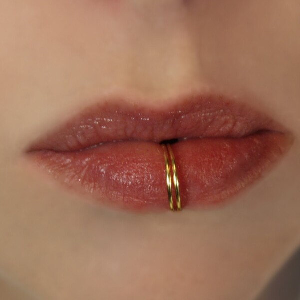 Fausse bague à lèvres - bague à double lèvre - or, argent, or rose.