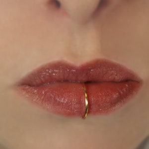 Middle lip piercing hoop hotsell
