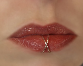 Fake Lip Ring - Cross Lip Ring -Goud, Zilver, Rose goud.