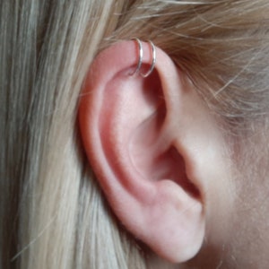 Neppiercing: dubbele helixring.