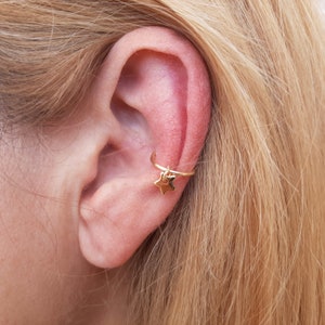 Oormanchetring met ster, conchring, neppiercing
