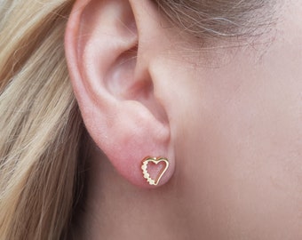 Heart stud earrings-Button earrings-Small earrings-Cartilage earrings-Gold plated stainless steel-Helix earring-Minimalist jewelry