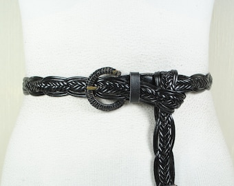 Schwarzer geflochtener Vintage-Gürtel der 70er Jahre, gewebter Ledergürtel für Frauen, gewebte Distressed-Schnalle, Größe 26 27 28 29 30 31 32 33 34 35 36 37 38