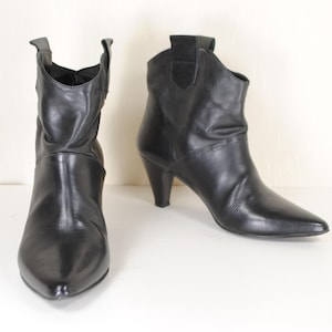 Black Heeled Ankle Boots, Genuine Leather Women&#39;s Boots, Vintage made in Italy, Mid heel Pointed toe boots, EU size 36, US size 5, UK size 3