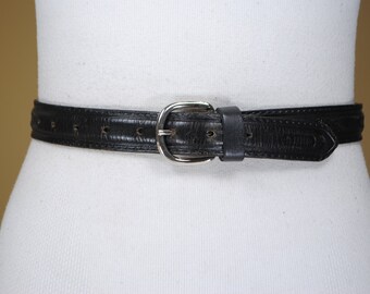 Vintage magere zwarte leren riem met reliëf voor dames, maat 24 25 26 27 28 29 30