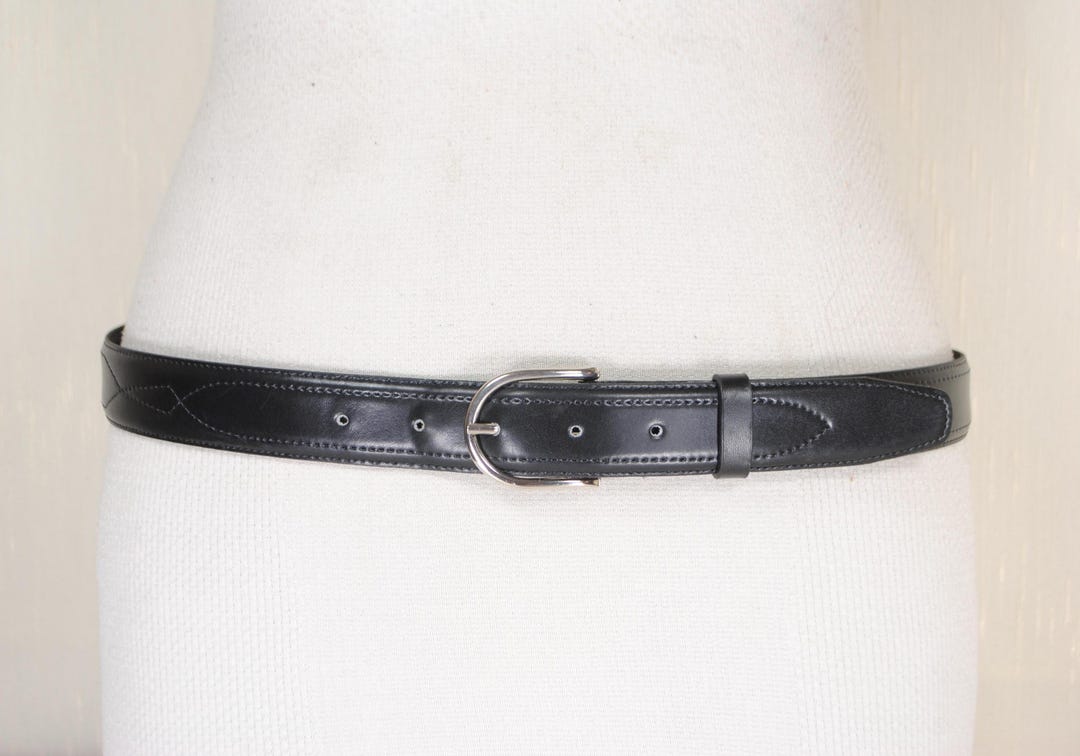 ステッチ入りブラックレザーベルト、薄型シルバーバックル、90年代