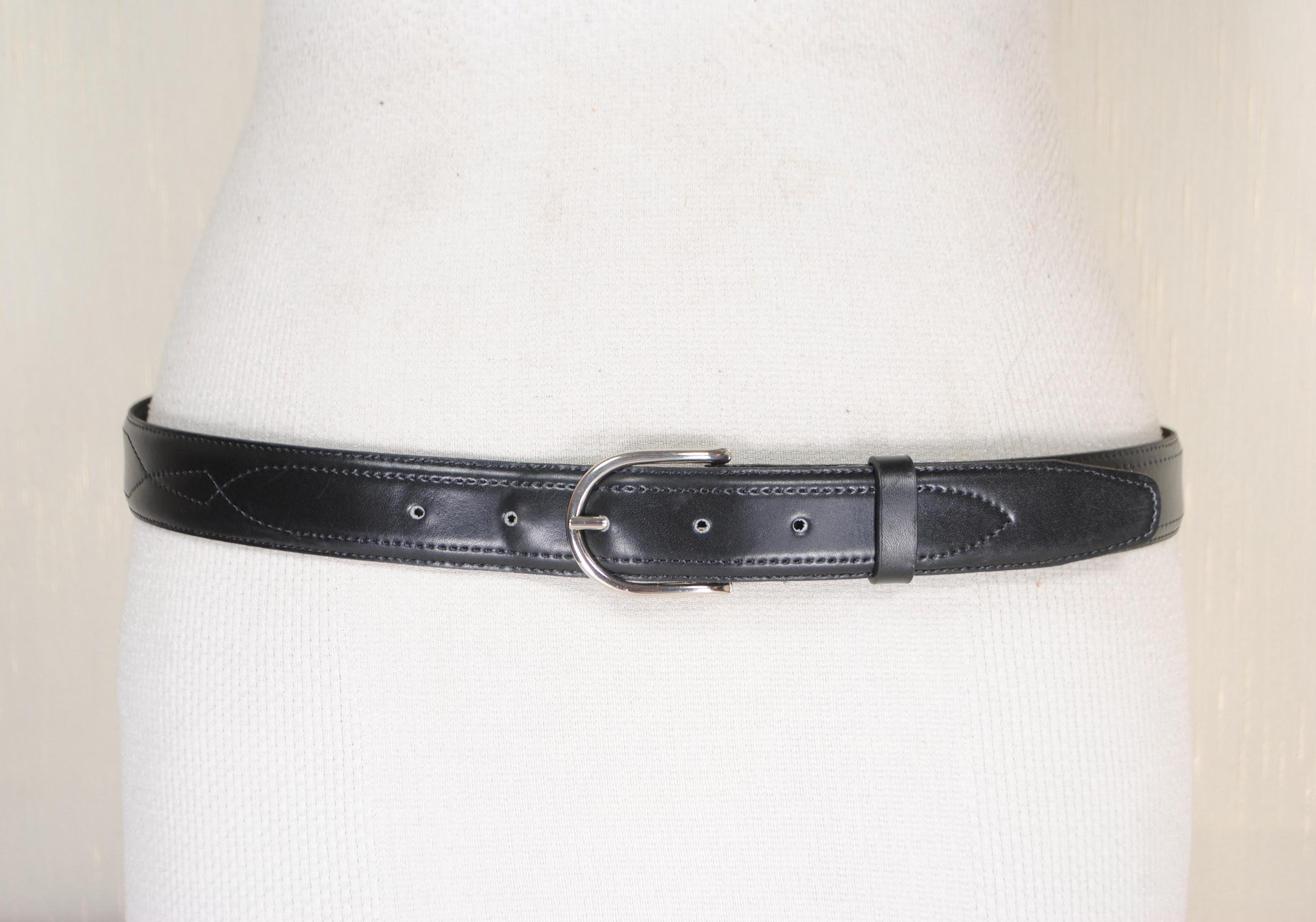 ステッチ入りブラックレザーベルト、薄型シルバーバックル、90年代