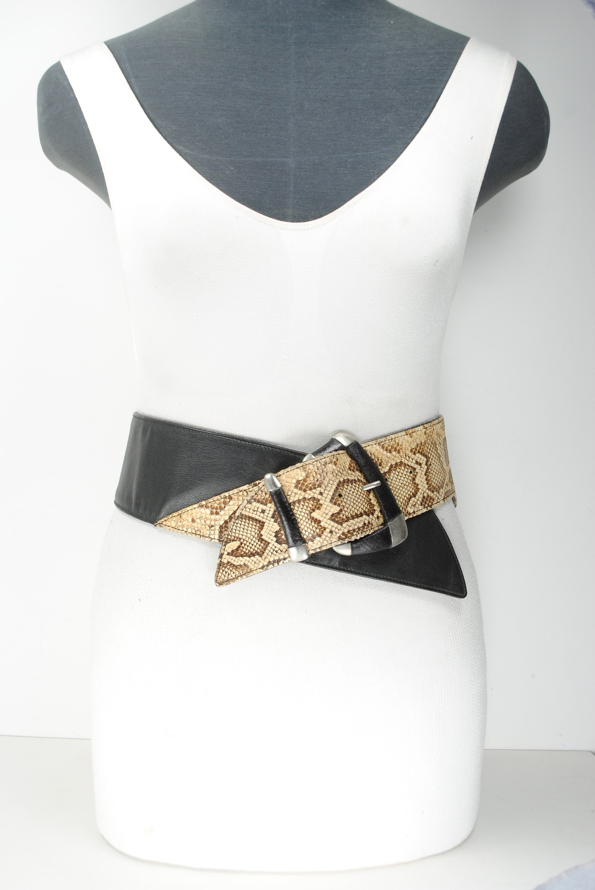 Vintage Statement Belt Snake Skin Curvy Wide Narrow Artsy Neutral Animal Y2K OS V Shaped Statement Belt, Y2K Vintage Hip Belt, Wide Black  main image 3
