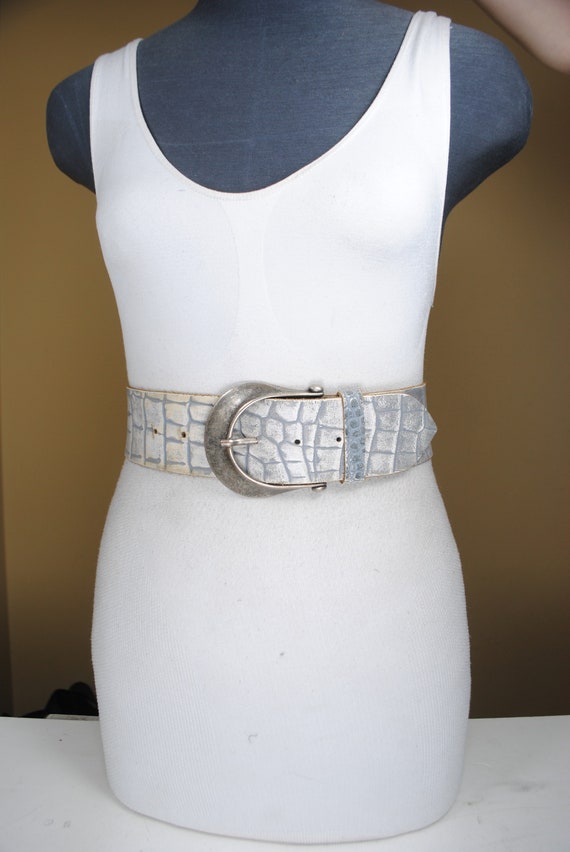 Vintage Y2K leather hip Belt Ivory silver buckle Made In Canada Sz S oversized Vintage White Leather Belt Big Silver Buckle 90s Y2K Waist  main image 3