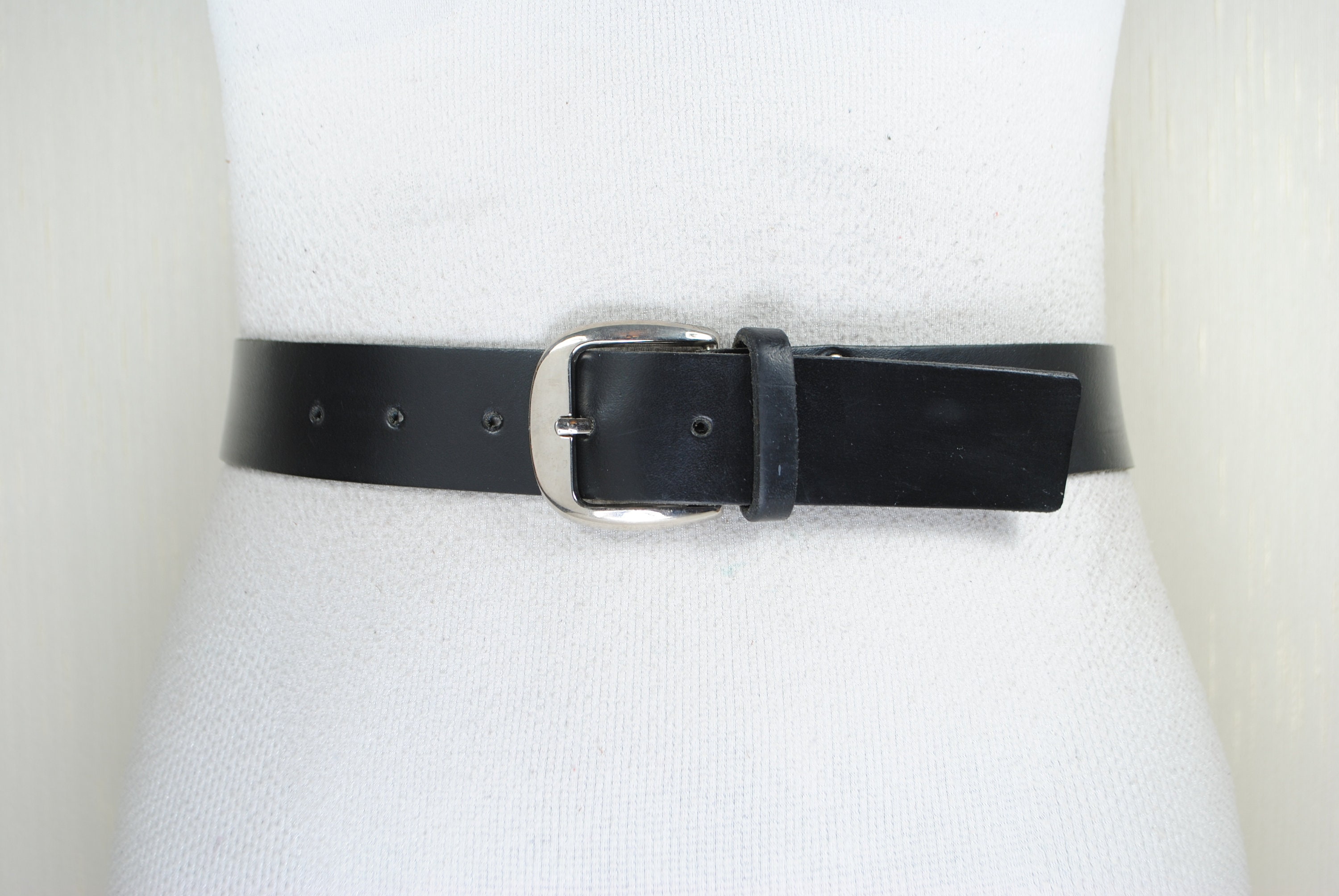 Black Leather Belt for Women, Silver Buckle, Classic Unisex Belt for Jeans, 90s Vintage Accessories, Size 26 27 28 29 30 - Etsy Black Leather Belt for Women, Silver Buckle, Classic Unisex Belt for Jeans, 90s Vintage Accessories, Size 26 27 28 29 30 - Etsy