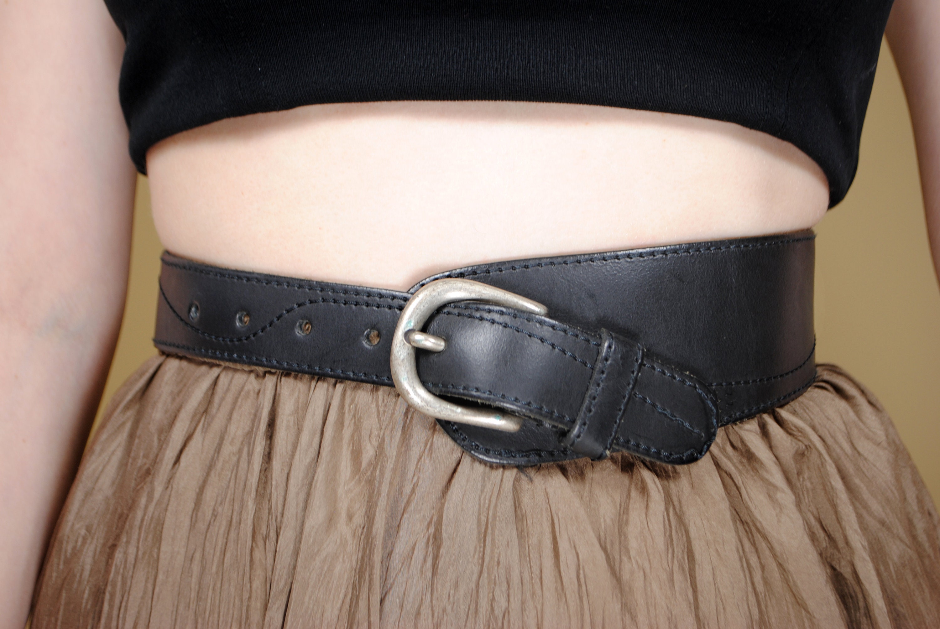 Vintage Thick Leather Monochromatic Topstitched Belt in Black Size 28 / Small 8118-30 Made in Italy Belts Genuine Leather Casual Dress  main image 2