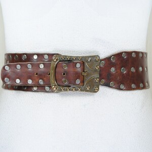 Large ceinture marron cloutée, ceinture en cuir épais steampunk rustique pour femme, boucle en laiton, corset rare, ceinture marron chocolat, taille 31 32 33 34