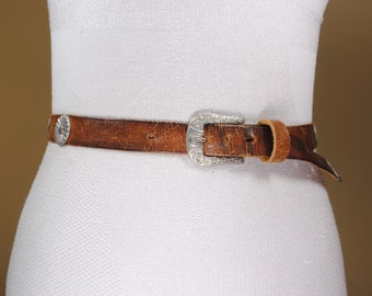 Vintage 60er 70er Jahre Vintage Leder Cowgirl Gürtel mit Gravur Silber Bling und Silber Bling