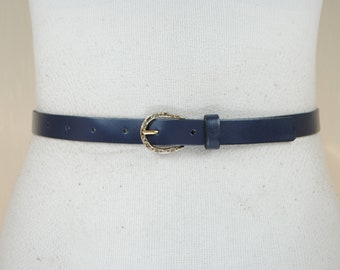 Cintura magra blu navy da donna, vecchio denaro tranquillo lusso, sottile fibbia in argento intagliato, vintage, cintura in vera pelle, taglia 28 29 30 31 32 33