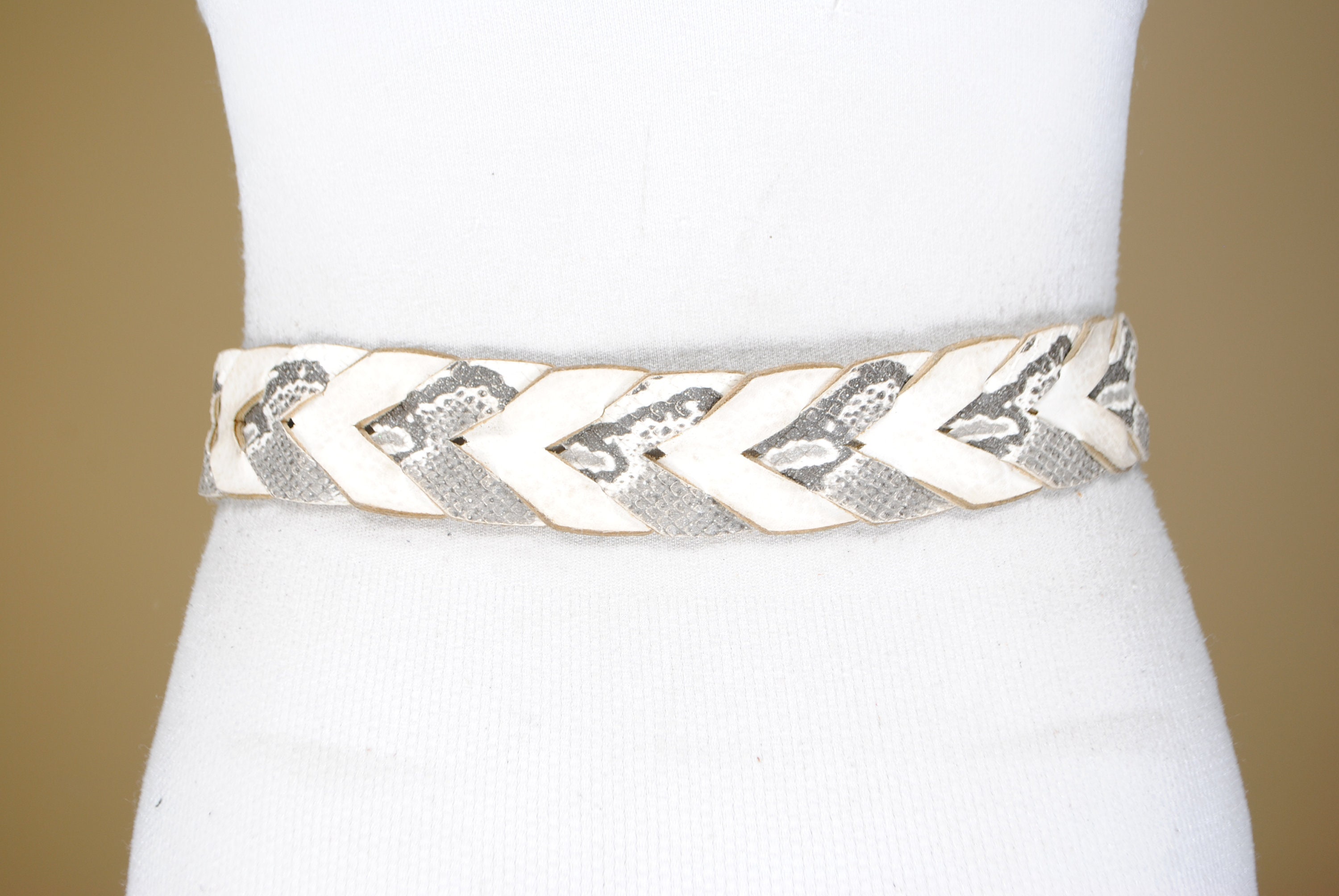 1980er 42'' weißer geflochtener Ledergürtel für Frauen | Etsy