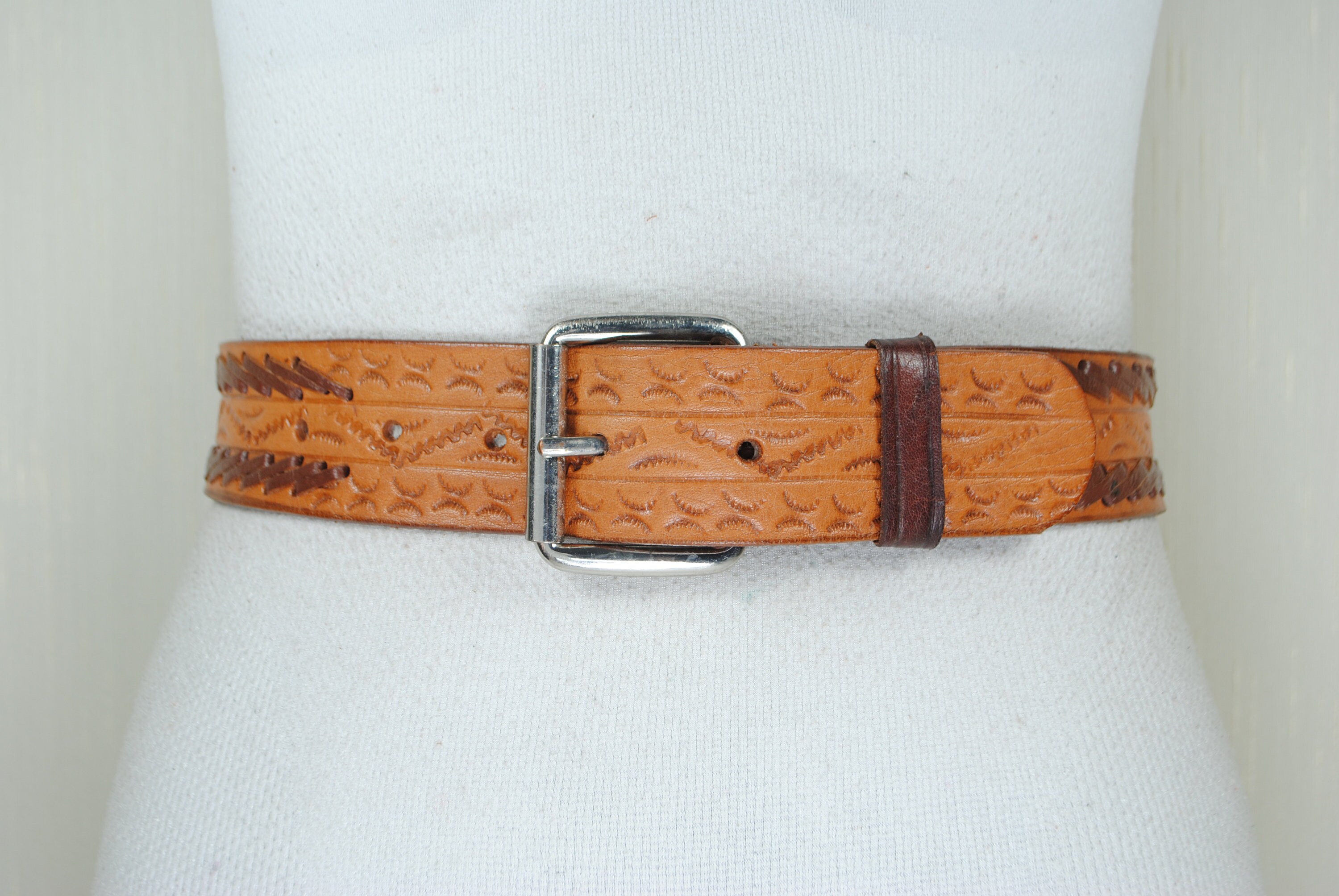 Tan Tooled Leather Belt Foxy Brown Woven Silver Buckle  display picture 1