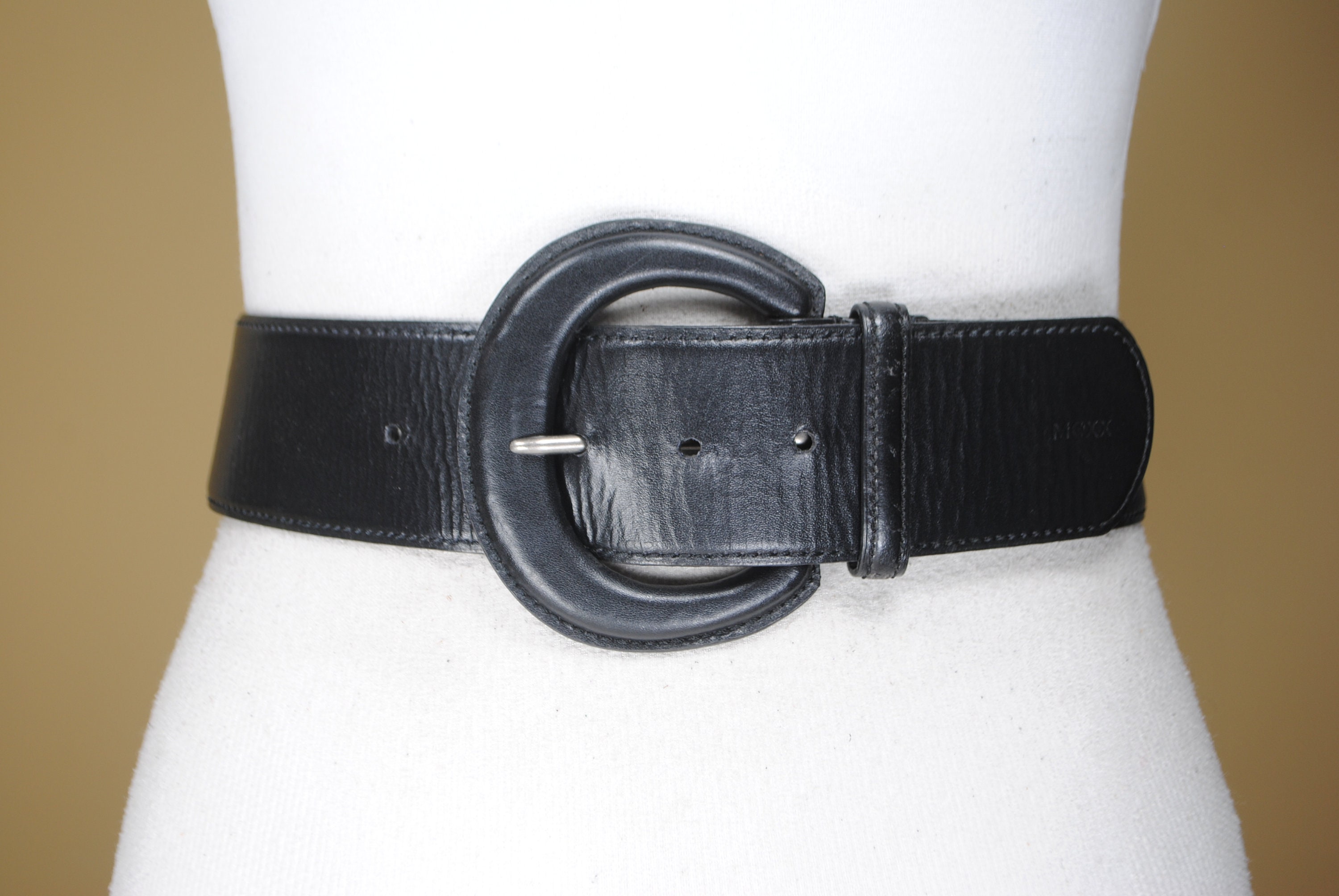 Vintage Y2K leather hip Belt Ivory silver buckle Made In Canada Sz S oversized Vintage Y2K Oakley White Leather Belt Skull Buckle Rare NOS  main image 4