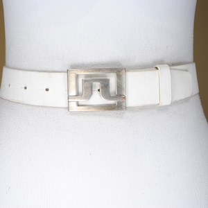 Cinturón de cuero blanco Y2K, accesorio unisex vintage de los años 90, cinturón de cadera, hebilla plateada con la letra Pi, cinturón para jeans, talla 29 30 31 32 33