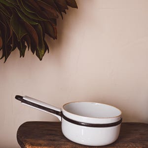Casserole vintage Frugier aluminite en porcelaine de Limoges - Batterie de cuisine émaillée française à collectionner