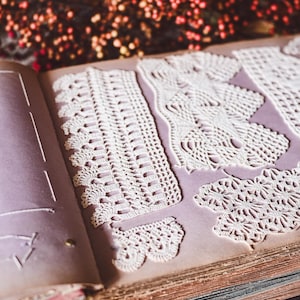 Enorm handgemaakt patroonboek gehaakt kant: proeflap voor textielkunstenaars