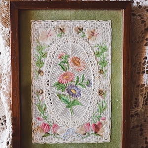 Vintage gerahmte perforierte Papierkarten - antike kleine dekorative Wand-Kunst-Anzeige
