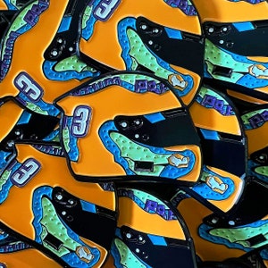 Daniel Ricciardo 2022 Helmet F1 Enamel Pin, Racing Helmet