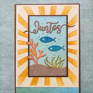 Cartolina di auguri insieme amore innamorato San Valentino fatto a mano con pesce in rilievo su carta acquerellata