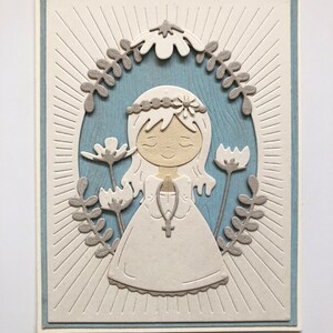 Carte postale de voeux pour la première communion d'une fille. Fait main, en relief, avec des matériaux recyclés. 10x15cm.