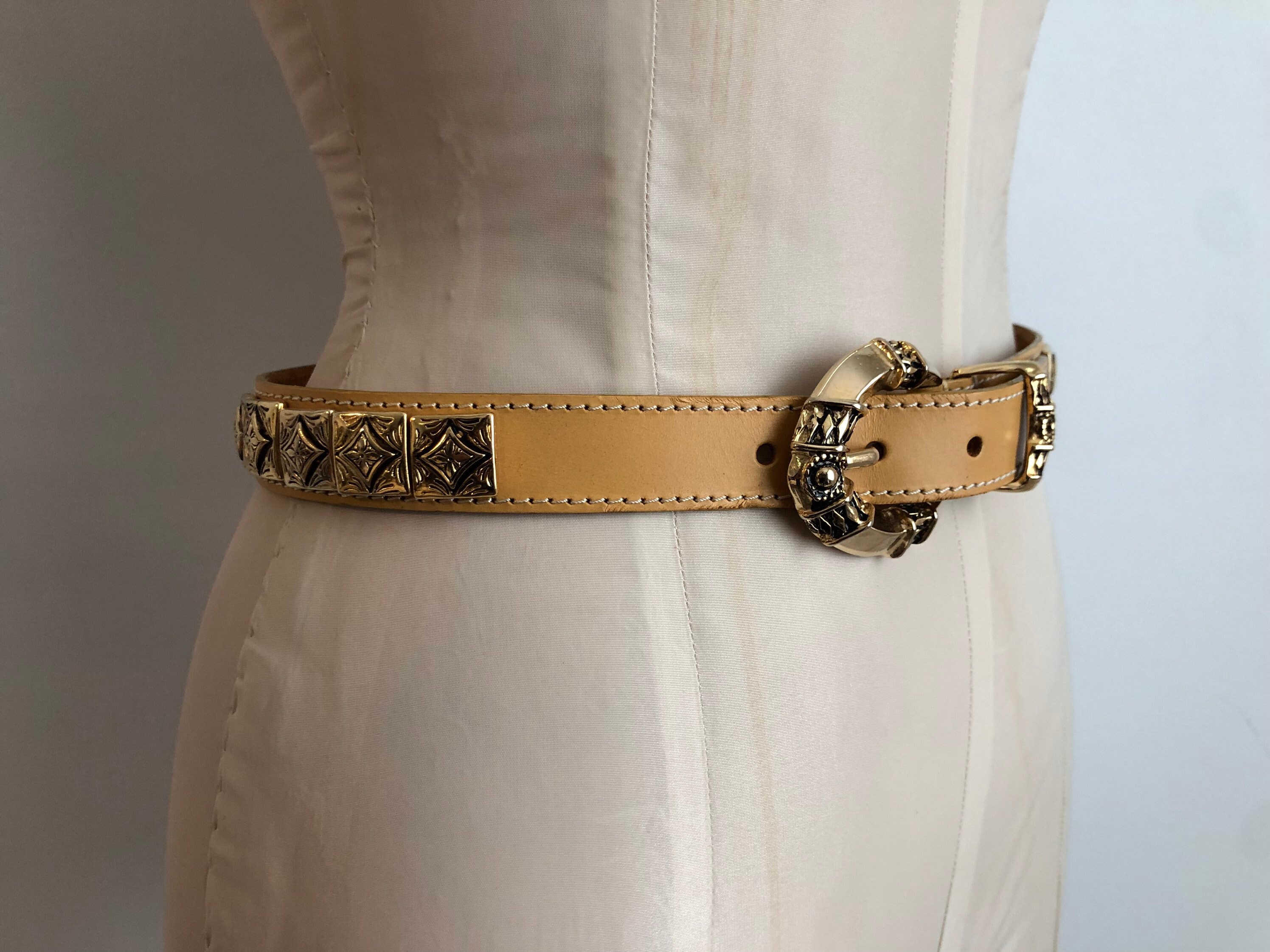 Vintage Yellow Leather Gold Coloured Metal Engraved Buckle  display picture 1