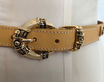 Vintage yellow leather gold coloured metal engraved buckle Belt Amber moda sz 70 chunky buckle French style fashion belt