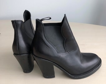 Leather ankle boots ACNE size 37EU Chelsea ankle boots heels
