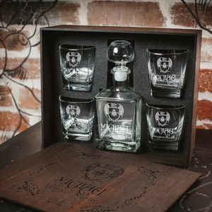 4 Glasses & Decanter in personalized wood box - 121 - Game Master whiskey  set. Gift for him. Board game fans gift.