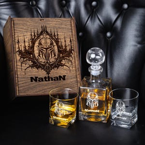 Personalized Whiskey Decanter Set - Cool Personalized Gift - mandolorian - Space Wars - Decanter Set in Wooden Box for Men Christmas Gift