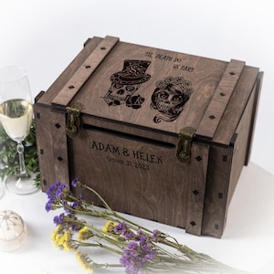 Gepersonaliseerde houten Halloween-huwelijkskaartdoos Gegraveerde bruiloftkaarthouder Keepsake-doos voor kaarten en wensen Donkere liefdesdoos met slot
