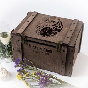 Scatola per biglietti di nozze con gioco di ruolo Scatola per biglietti di nozze a tema dadi Scatola per biglietti di nozze fantasy Scatola per biglietti di nozze in legno con avventura Decorazione per ricevimento di nozze per giocatori