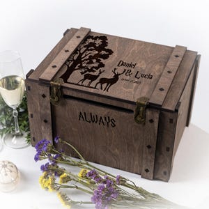 Rustieke houten trouwkaartdoos Gegraveerde aandenkendoos voor kaarten en wensen Gepersonaliseerde kartonnen doos met slot Sprookjesachtige bruiloft Always Love Forever