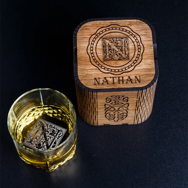 Verre à whisky personnalisé dans une élégante boîte en bois - Ensemble de verres gravés personnalisés - Cadeaux pour garçons d'honneur - Boîte-cadeaux personnalisée pour garçons d'honneur
