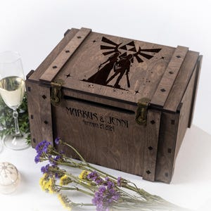 Houten trouwkaartdoos Rustiek gegraveerde geschenkdoos Gepersonaliseerde kaartdoos met slot Sprookjesthema bruiloft
