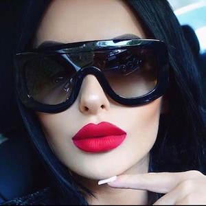 Fashion Sunglasses/Trendy Sunglasses/Curved Top/Celebrity Inspired/Oversized Sunglasses/Fast and FREE Shipping from the USA/Fashion Shades