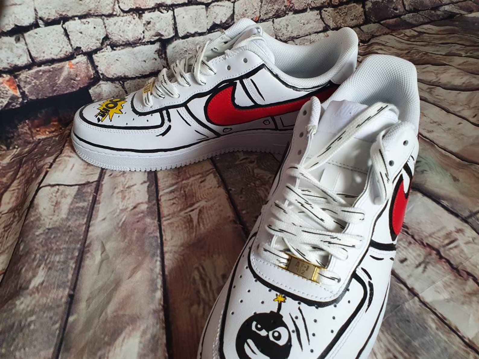 nike trainers with changeable tick
