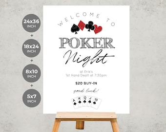Könnte beinhalten: Ein weißes, druckbares Schild mit schwarzem Text, das "Willkommen zur Poker Night" mit Spielkartensymbolen und einer Grafik von Spielkarten sagt. Das Schild enthält auch den Text "bei Erik, 1. Hand ausgeteilt um 19:30 Uhr, 20 € Buy-In, viel Glück!" und eine Liste verschiedener Größen in Zoll.