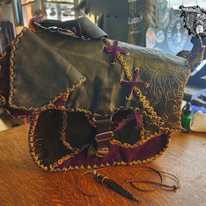 Midnight Rose - Bolso de mano de piel con relieve de rosa gótica
