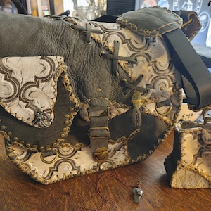 Elegancia nocturna - Bolso de cuero gótico de lujo con relieve