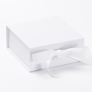 Small white Gift Box with magnetic snap fastening and ribbon ideal for wedding favours and much more.