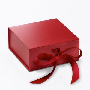 Small red Gift Box with magnetic snap fastening and ribbon ideal for wedding favours and much more. Perfect for Valentines gifts