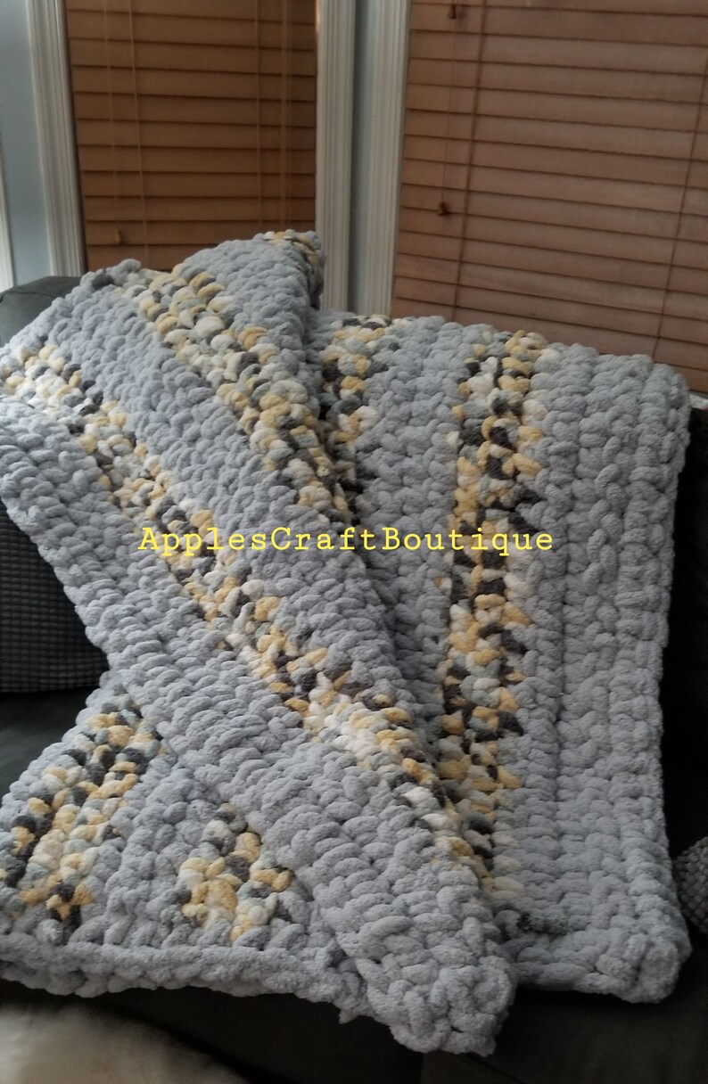 Beautiful /& Warm Crocheted Blanket Throw