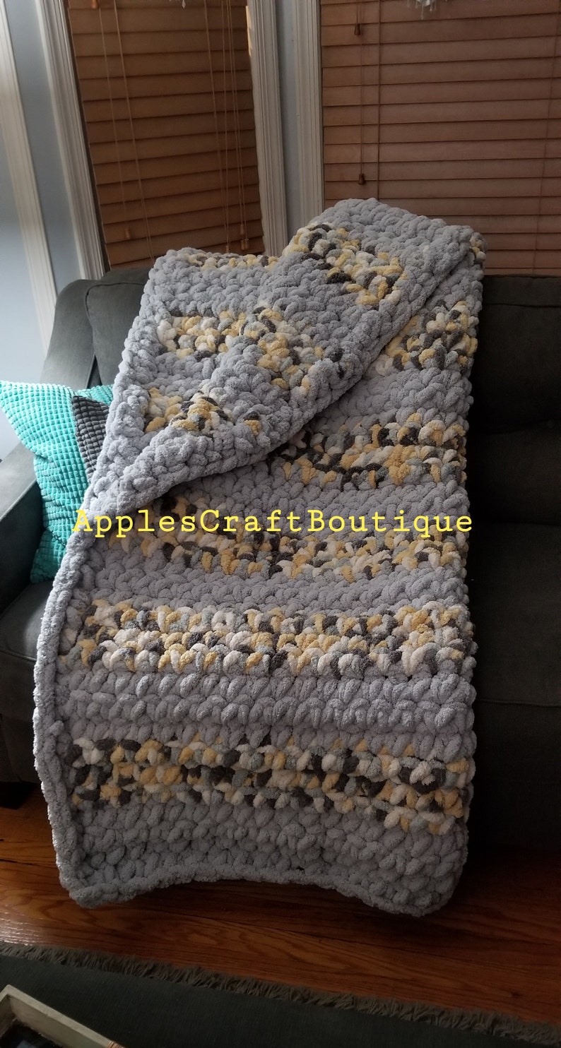 Beautiful /& Warm Crocheted Blanket Throw